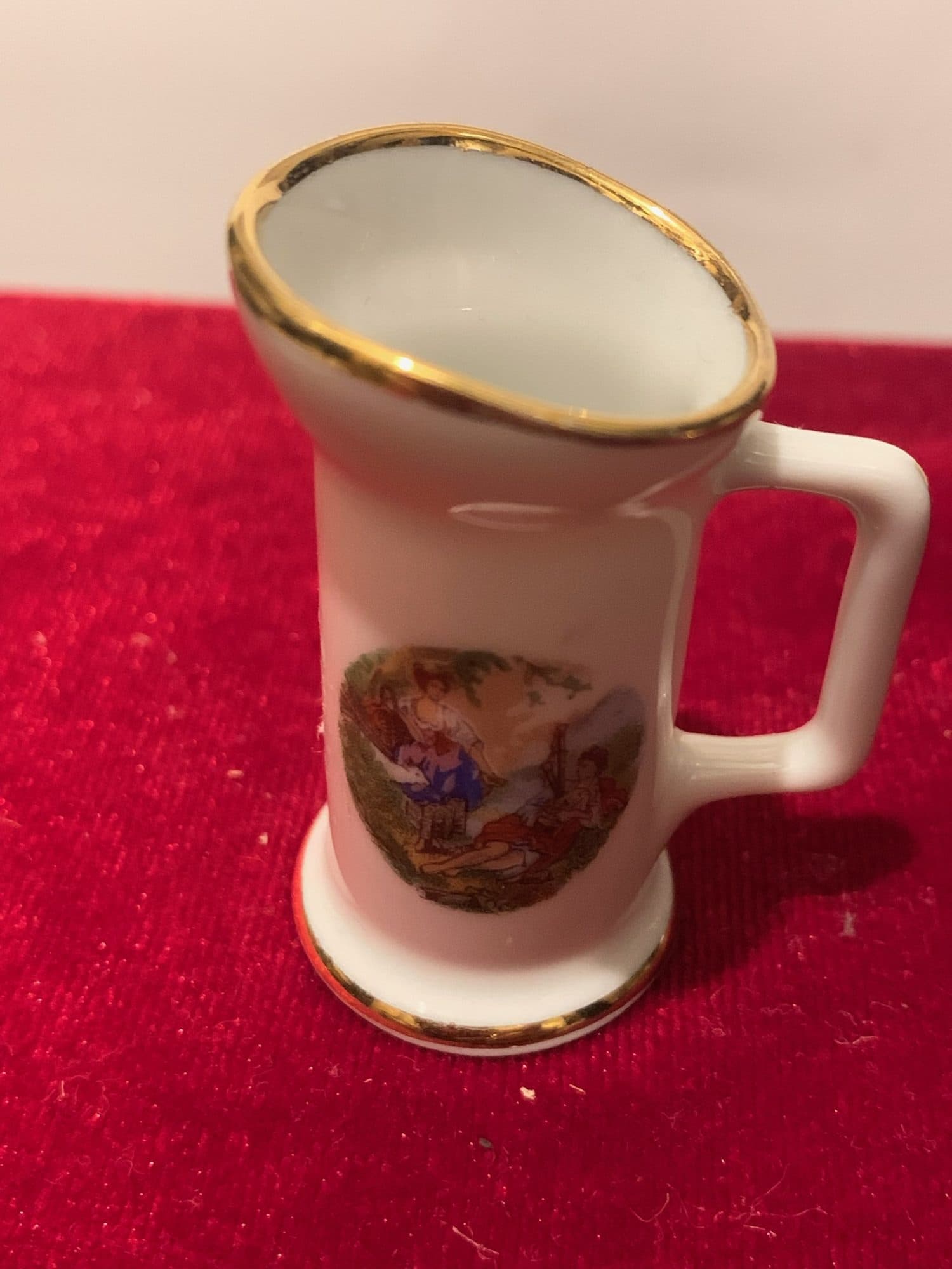 Vintāžas Limoges baltā porcelāna miniatūra kanniņa