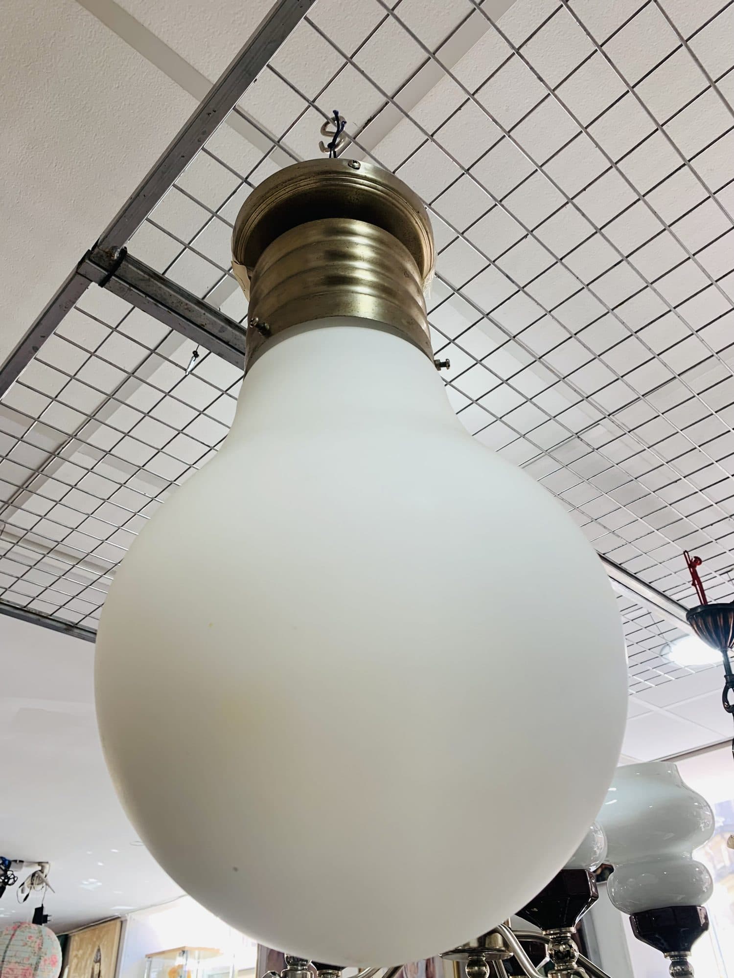 Vintāžas griestu lampa, liela spuldze, retro dizains