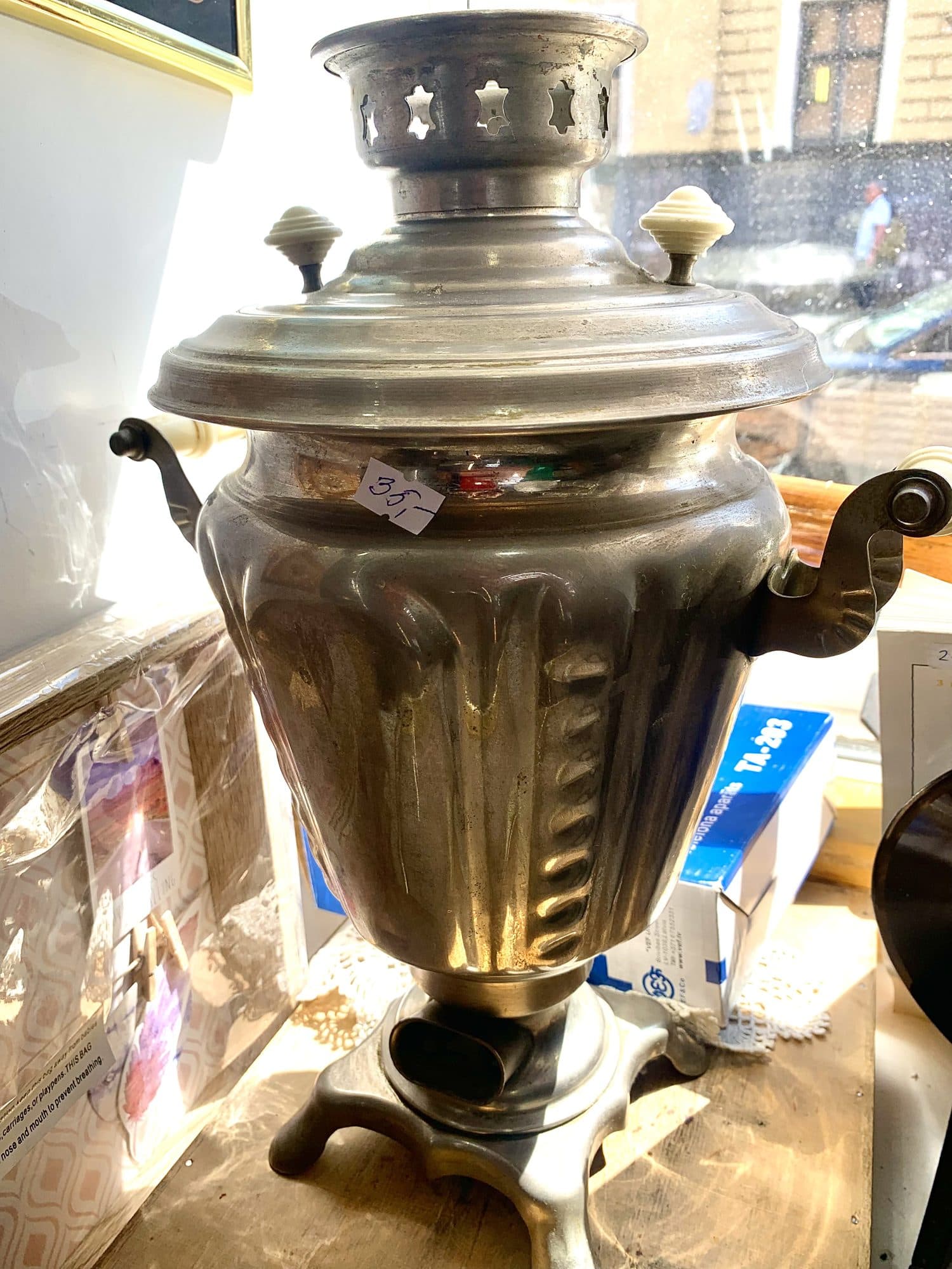 Vintāžas metāla patvāris, sudrabots tonis, retro stils